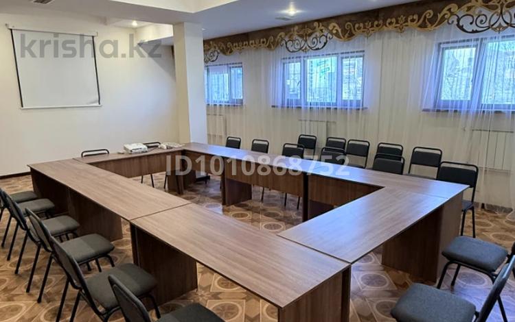Кеңселер, білім орталықтары, конференц-залдар, кабинеттер және жұмыс орындары, студиялар · 60 м², бағасы: 15 000 ₸ в Атырау, мкр Авангард-4 — фото 6