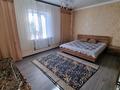 5-комнатный дом помесячно, 300 м², 10 сот., мкр Кунгей за 850 000 〒 в Караганде, Казыбек би р-н — фото 7