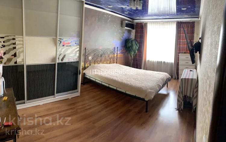 4-комнатная квартира · 81.8 м², мкр Аксай-3А 50 за 61 млн ₸ в Алматы, Ауэзовский р-н — фото 2