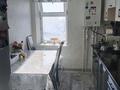 3-комнатная квартира · 64 м² · 5/5 этаж, 4 мик 6а — Возле дома школа садик за 12 млн ₸ в Алге — фото 4