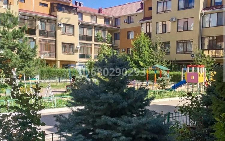 4-комнатная квартира, 190 м², 5/5 этаж помесячно, мкр 8, Зеленая долина