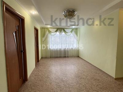 4-комнатная квартира · 62 м² · 4/5 этаж, Майкудук, 14й микрорайон за 13.8 млн ₸ в Караганде, Алихана Бокейханова р-н