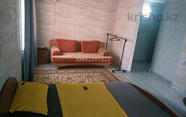 1-комнатная квартира · 35 м² · 3/5 этаж, Нуркен Абдирова 36/1 за 10 000 ₸ в Караганде, Казыбек би р-н — фото 10