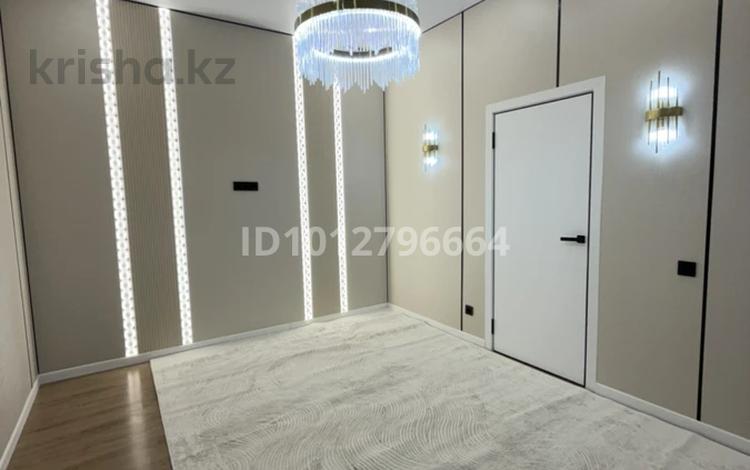 3-бөлмелі пәтер · 47 м² · 10/12 қабат, мкр Акбулак, Момышулы 100, бағасы: 35.3 млн ₸ в Алматы, Алатауский р-н — фото 2
