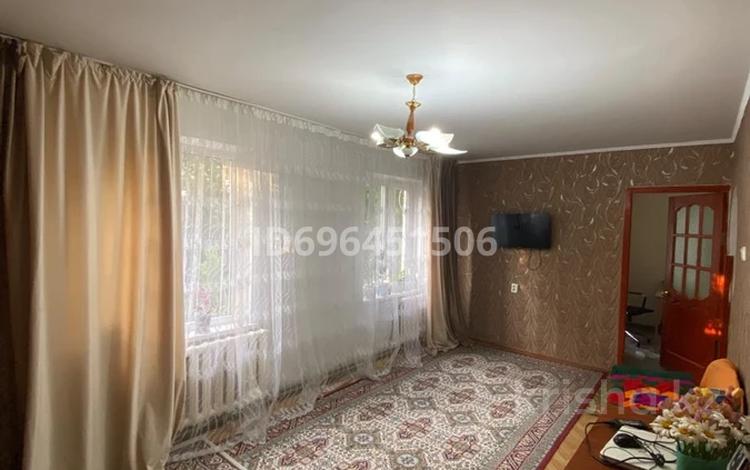 3-комнатная квартира, 64 м², 2/5 этаж, Алибекова 3