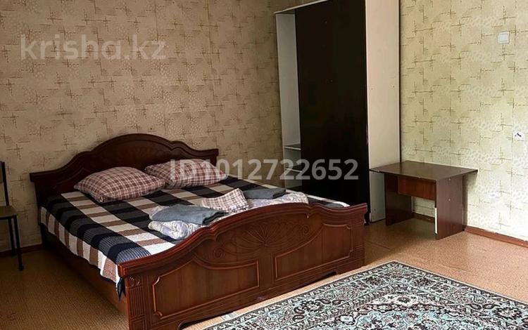 1-бөлмелі пәтер · 31.2 м² · 2/5 қабат, Ауэзова 36 — Поликлиника, магазин Каусар, магазин Чикен, городской рынок, бағасы: 6 млн ₸ в Текели — фото 2
