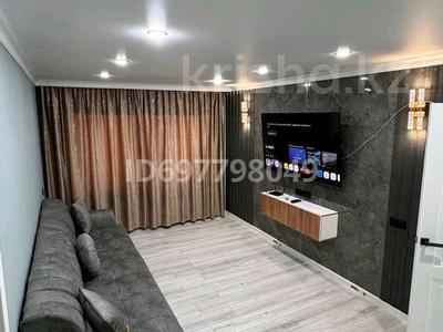 2-бөлмелі пәтер · 44 м² · 1/5 қабат, Салтанат 15 — Альфараби, бағасы: 15 000 ₸ в Таразе