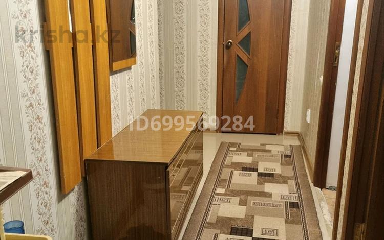 2-бөлмелі пәтер · 45 м² · 1/5 қабат, Центральный ш/а., Махамбета Утемисова — Находится напротив остановки Светлана, бағасы: 8 000 ₸ в Атырау, мкр Центральный — фото 2