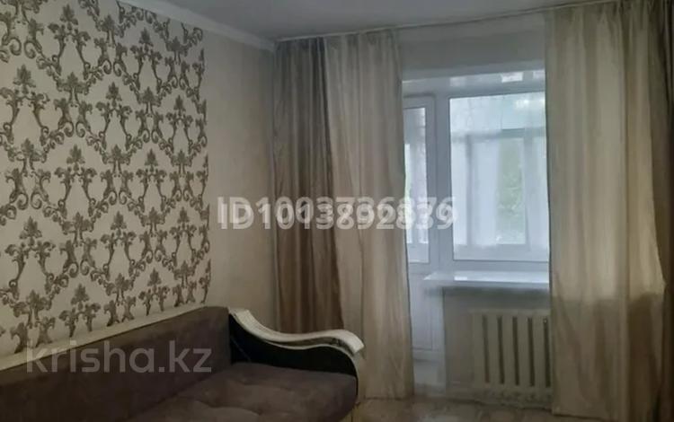 1-комнатная квартира · 30 м² · 2/5 этаж, Майкудук, 12й микрорайон 29 за 8 млн ₸ в Караганде, Алихана Бокейханова р-н — фото 2