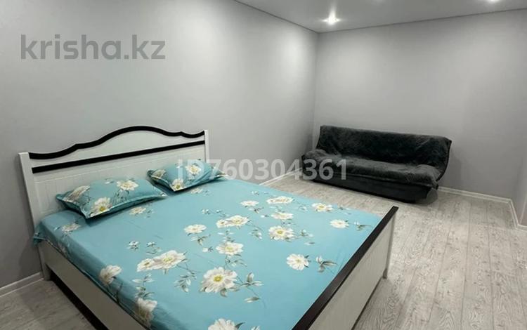 1-комнатная квартира · 40 м² · 2/5 этаж, Хусаинова 157/1 — City Center, Универмаг за 13 000 ₸ в Уральске — фото 2