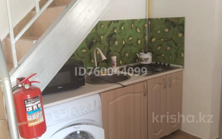 2-комнатная квартира · 56 м² · 2/2 этаж, 7 микрорайон за 10 000 ₸ в Аксае — фото 2