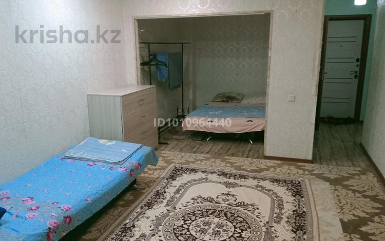 1-комнатная квартира · 50 м² · 1/10 этаж, 4-й мкр 5 за 8 000 ₸ в Актау — фото 2