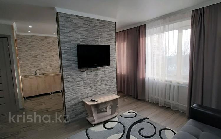 1-комнатная квартира, 35 м², 3 этаж посуточно, Абдирова 38 за 8 000 〒 в Караганде, Казыбек би р-н — фото 25