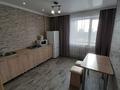 1-комнатная квартира, 35 м², 3 этаж посуточно, Абдирова 38 за 8 000 〒 в Караганде, Казыбек би р-н — фото 2