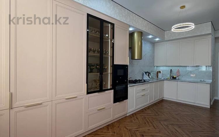 4-комнатная квартира · 163.1 м² · 9/10 этаж, 18А мкр 7 за 75 млн ₸ в Актау — фото 2