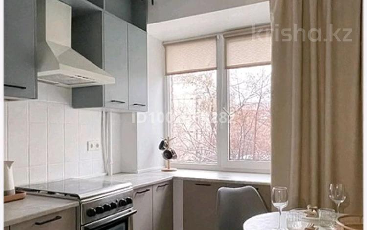 4-комнатная квартира · 70 м² · 2/5 этаж, Строителей за 200 000 〒 в Аксу — фото 2