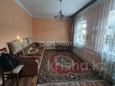 Продажа домов и дачи в Карагандинской обл.: Отдельный дом · 4 комнаты · 90 м² · 6 сот., проспект Мира 175 за 20 млн 〒 Отдельный дом · 4 комнаты · 90 м² · 6 сот., проспект Мира 175 за 20 млн 〒 в Темиртау
