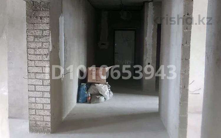 3-комнатная квартира · 106 м² · 4/5 этаж, мкр. Алтын орда, мкр. Батыс-2, участок №339 — Алтын Орда 339 за 34 млн 〒 в Актобе — фото 9