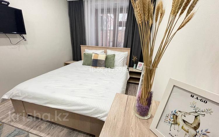 2-комнатная квартира · 58 м² · 1/9 этаж, мкр 8, 101 стрелковой бригады 7 — Абулхаир-хана и 101 стрелковой бригады за 17 000 〒 в Актобе — фото 2