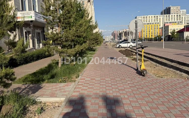 Кеңселер, дүкендер мен бутиктер, қоймалар, сұлулық салондары, медорталықтар мен дәріханалар, білім орталықтары, конференц-залдар, кабинеттер және жұмыс орындары, студиялар · 181.8 м², бағасы: ~ 1.4 млн ₸ в Астане, Есильский р-н — фото 2