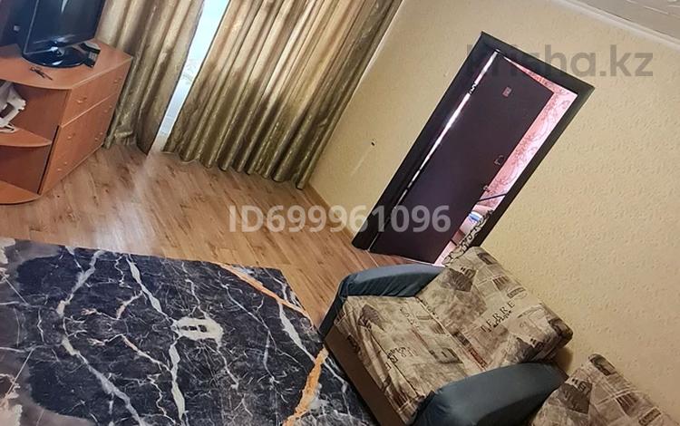 2-бөлмелі пәтер · 42 м² · 2/9 қабат, Жаңа қала ш/а., Нуркена абдирова 20, бағасы: 10 000 ₸ в Караганде, Казыбек би р-н — фото 2