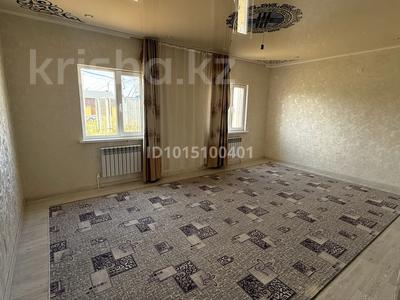 Отдельный дом · 3 комнаты · 110 м² · 5 сот., мкр Жулдыз, Ф.Онгарсынова 50 за 130 000 ₸ в Уральске