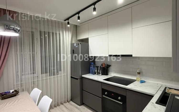 3-комнатная квартира · 68 м² · 6/7 этаж, Майкудук, Мкр Голубые пруды 4 за 200 000 〒 в Караганде, Алихана Бокейханова р-н — фото 2