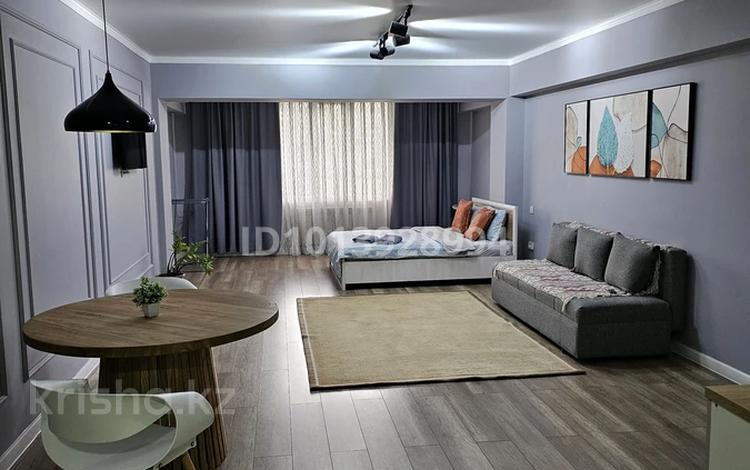 1-комнатная квартира · 55 м² · 4/12 этаж, Тулебаева 49/1 за 30 000 ₸ в Алматы, Медеуский р-н — фото 2