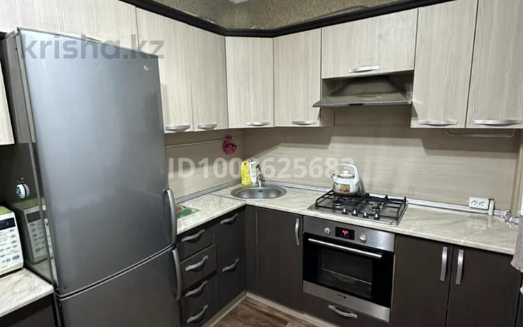 1-комнатная квартира · 50 м² · 3/3 этаж, мкр Жулдыз-2, Дунентаева 2з за 220 000 ₸ в Алматы, Турксибский р-н — фото 2