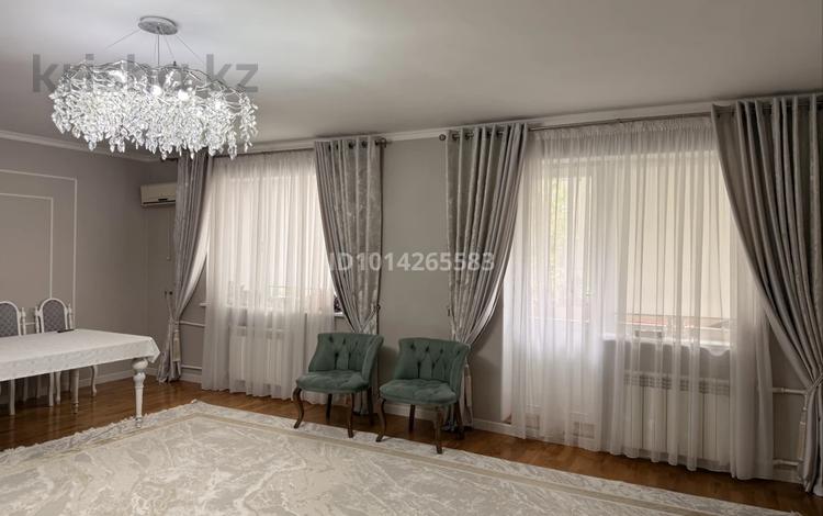 3-комнатная квартира · 130 м² · 2/5 этаж, проспект Абая 17В за 250 000 ₸ в Актобе — фото 2