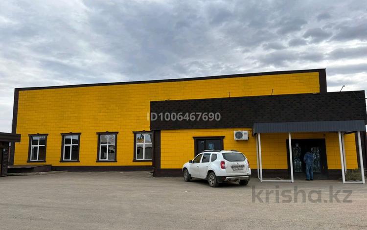 Свободное назначение, магазины и бутики, склады, общепит, фитнес и спорт, развлечения · 1200 м² за 3 000 〒 в Уральске — фото 2