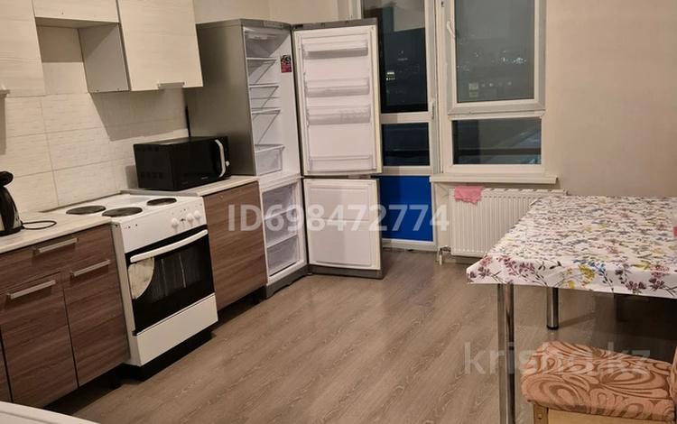 1-комнатная квартира, 38 м², 5/22 этаж помесячно, Бектурова 4/6 — Пересечение улицы Бектурова и пр. Туран