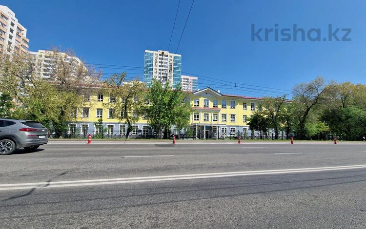 Кеңселер, дүкендер мен бутиктер, қоғамдық тамақтану орны, сұлулық салондары, монша, қонақ үй және демалыс орындары, медорталықтар мен дәріханалар, білім орталықтары, ойын-сауық · 4000 м², бағасы: ~ 3.8 млрд ₸ в Алматы, Алмалинский р-н — фото 2