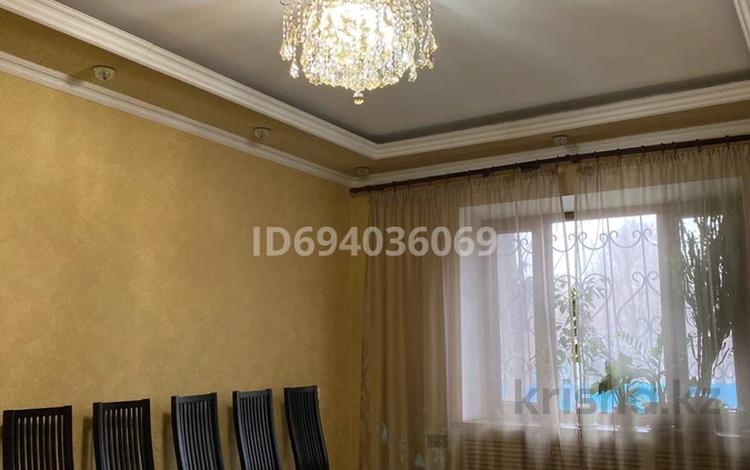 3-комнатная квартира · 62 м² · 1/5 этаж, 10 мк. 33-41 за 23 млн ₸ в Таразе — фото 2