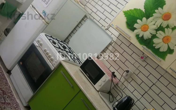 1-бөлмелі пәтер · 20 м² · 4/5 қабат, мкр Шанхай 6б — данекера, бағасы: 4.5 млн 〒 в Актобе — фото 2