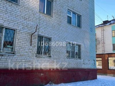 3-комнатная квартира, 47 м², 1/5 этаж, мкр Центральный Абая 13 за 30 млн 〒 в Атырау, мкр Центральный