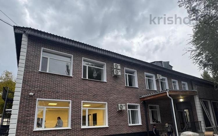 Свободное назначение, офисы, магазины и бутики, салоны красоты, медцентры и аптеки, образование, кабинеты и рабочие места, студии · 360 м² за ~ 2.2 млн 〒 в Караганде, Казыбек би р-н — фото 9