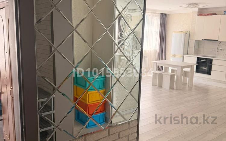 2-комнатная квартира · 72.2 м² · 6/9 этаж, СТ Монтажник, Райымбек батыра за 35 млн ₸ в  — фото 2