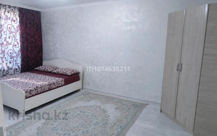 1-комнатная квартира · 34 м² · 3/5 этаж, мкр 8 — Рядом университет им. Баишева, рынок Алтай за 140 000 ₸ в Актобе — фото 2