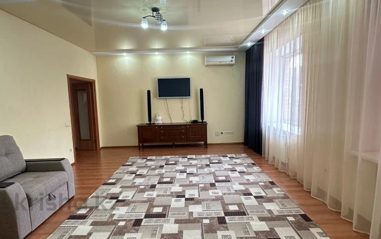 6-бөлмелі пәтер · 255 м² · 4/5 қабат, Ескалиева, бағасы: 68 млн ₸ в Уральске — фото 2