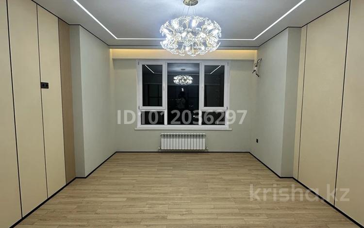 2-бөлмелі пәтер · 67 м² · 6/12 қабат, ул. Шарипа Омарова 1/4, бағасы: 48.5 млн ₸ в Алматы, Алатауский р-н — фото 2