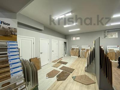Свободное назначение, офисы, магазины и бутики, салоны красоты, фитнес и спорт, медцентры и аптеки, образование, развлечения, конференц-залы, кабинеты и рабочие места, студии · 200.5 м² за 450 000 〒 в Актобе, мкр. Алтын орда