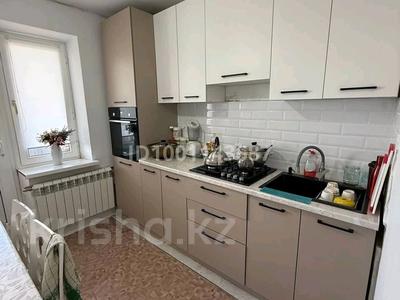 Пәтерлер в Атырауской обл.: 2-бөлмелі пәтер · 53 м² · 5/5 қабат, мкр Центральный, Мкр. Центральный 8, бағасы: 11.7 млн 〒 2-бөлмелі пәтер · 53 м² · 5/5 қабат, мкр Центральный, Мкр. Центральный 8, бағасы: 11.7 млн 〒 в Атырау