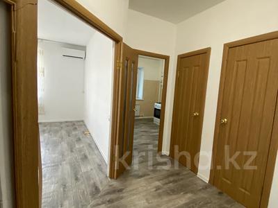 Продажа квартир в Актюбинской обл.: 1-комнатная квартира · 43.3 м² · 8/9 этаж, Нур Актобе, 2 мкр за 9.3 млн 〒 1-комнатная квартира · 43.3 м² · 8/9 этаж, Нур Актобе, 2 мкр за 9.3 млн 〒