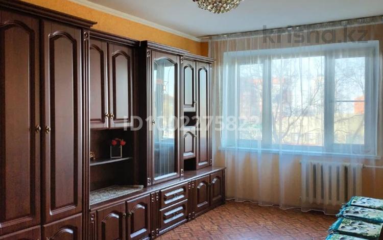 3-бөлмелі пәтер · 70 м² · 4/9 қабат, мкр 4 4А, бағасы: 200 000 ₸ в Уральске — фото 3
