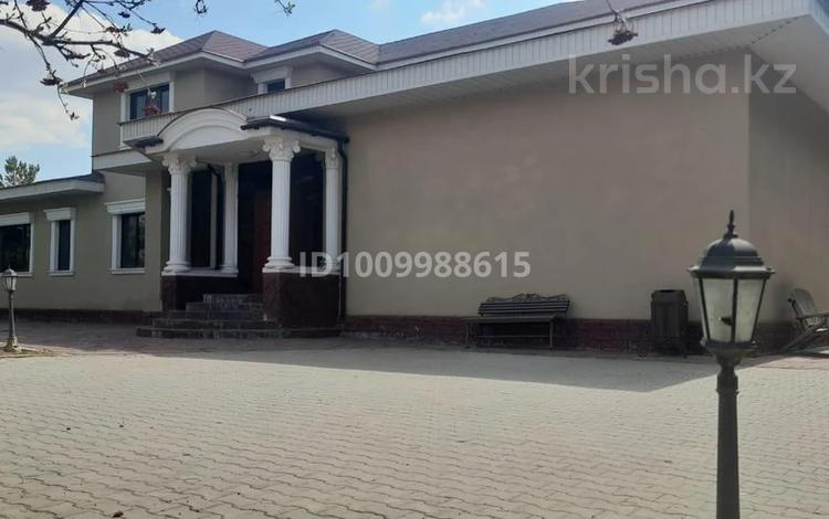 Офисы, салоны красоты, медцентры и аптеки, образование · 800 м² за 11 млн ₸ в Астане, Есильский р-н — фото 2