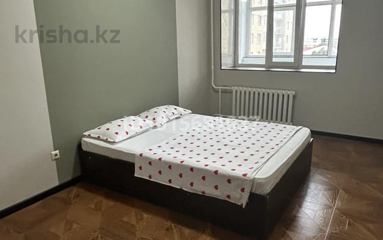 2-комнатная квартира · 70 м² · 5/12 этаж, С. Торайгырова 2 — Республика-Сейфуллина за 12 000 ₸ в Астане, р-н Байконур — фото 2