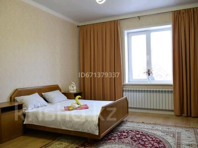 1-комнатная квартира, 52 м² посуточно, Алихана Бокейханова 29/2 за 15 000 〒 в Астане, Есильский р-н