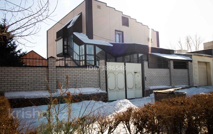 Отдельный дом · 8 комнат · 320 м² · 10 сот., проспект Шакарима 106 — Чайковского за 99 млн 〒 в Семее — фото 2