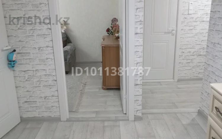 2-комнатная квартира · 55 м² · 4/5 этаж, мкр 4 14 за 19.5 млн ₸ в Уральске — фото 2